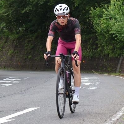 dzr2YBnrvyMeZko's profile picture. 2023年7月からロードバイク始めました。平日はZWIFT練、休日は主にロードバイクでサイクリングロードや山へ走りに行ったり、サイクルイベントに参加したり、たまにキャンプを楽しんでます。　愛車🚲:MERIDA SCULTURA RIM 400 愛用ウェア👕:Pedla