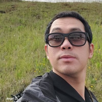 i would like to describe my self as warm, fun loving and a humble person.. i hold the qualities of integrity, loyalty, honesty. I love to smile and making other