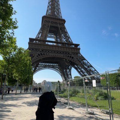 ﴿ إِنَّ اللَّهَ وَمَلائِكَتَهُ يُصَلّونَ عَلَى النَّبِيِّ يا أَيُّهَا الَّذينَ آمَنوا صَلّوا عَلَيهِ وَسَلِّموا تَسليماً ﴾ - Bachelor of law 🎓 ⚖︎