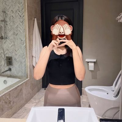 Main account @flowithmeee (huruf 'e'nya 3) Kalo akun ini huruf 'e'nya ada 4 😂 Cuma open cc lc aja, gak open BO 🫶🏻 Selective 🫶🏻