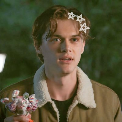 ✮i’m like if evan buckley was a 22 year old girl -✮- priv: @notgnnagetubuck