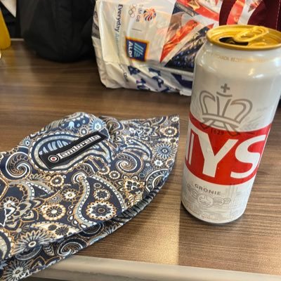 33 year old Germanophile, angry anarchist and socialist, Guiness drinker and Tory hater. Obsessed with the Manics and Springsteen. @Elizajade1984’s toyboy 💙❤️