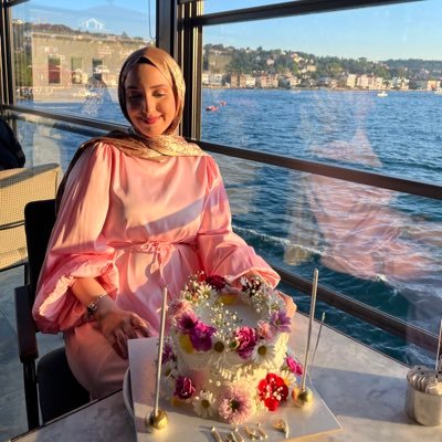 ozlemiiy's profile picture. ✨