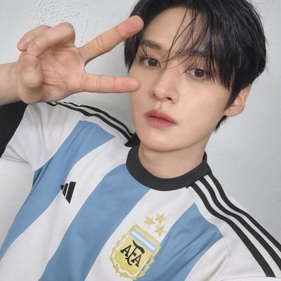 26/98 line/ot8/amo a los michis, minho mi gatito personal, only stay
