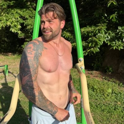 🇬🇧 Straight & Savage | 6’3”💪| UK11🦶| 28 | DM for customs | Revolut, PayPayl, OF https://t.co/vBSVkNaqXi