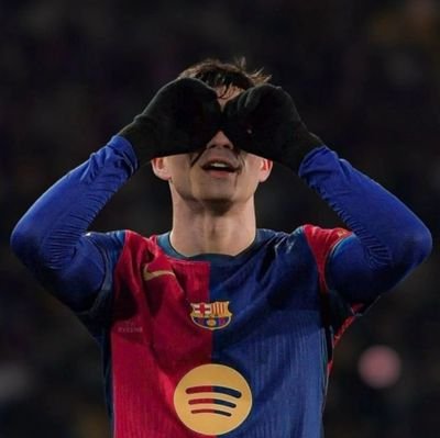 thehossein's profile picture. یه‌ دل‌ تو‌ عُمقِ‌ تَنِش‌ پاشیده‌ نداره‌ حتی‌ تَپِش