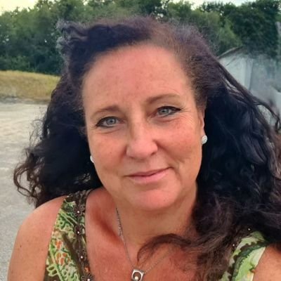 MUSIKERIN
Wer Frieden WILL, schafft ihn! (m.m.)
Et si omnes, ego non!
Kritisch ggü herrschenden Narrativen sein ist weder AfD noch Nazi! Es ist Kritik!