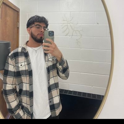 steventherocket's profile picture. young man trying to make it and bless the people around me 🖤