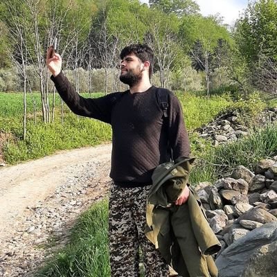 سید ما مولای ما دعا کن برای ما|
مرگ بستر برای ما ننگ است، بگذریم از جهان به آسانی، ما یکی نه هزار ها هستیم، کُلُّنا قاسم سلیمانی| أنا علی العهد