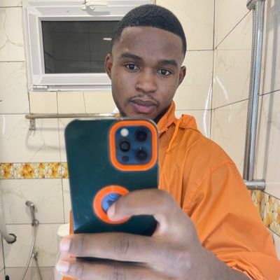 A Scouse Cameroonian, Linguist, lover of dark humor, movies and tropical dance floor music. A fragile heart #YNWA @LFC ALL THE WAY.