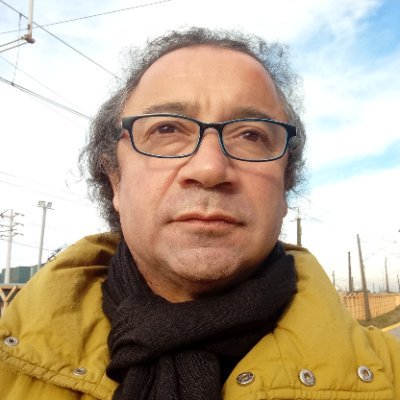 Licenciado en Sociología, veterano con domicilio político anclado en la izquierda, chorero de origen, penquista de adopción. Un sobreviviente de la vida misma.