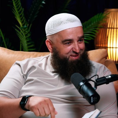 Profili zyrtar i hoxhës Ernes Goga Imam dhe ligjërues në xhaminë e Kurshunlis në Pejë.