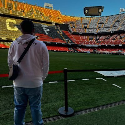 Valencia C.F como forma de vida, no se puede amar más a este escudo