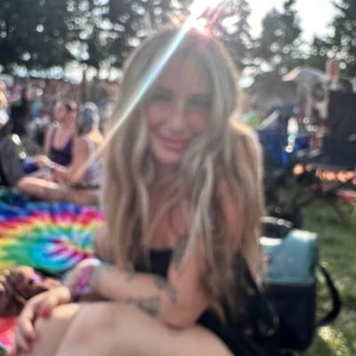 & if you need a little bit of sunshine you could borrow some of mine ————————————————————— •Scorpio sun ☼ •Pisces moon ☽ •Scorpio rising⇡