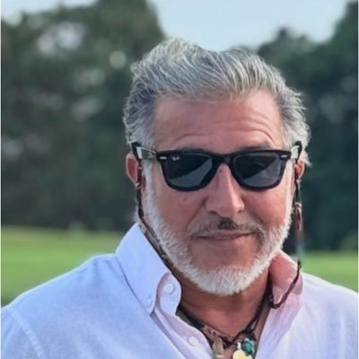 bajopar's profile picture. Abogado