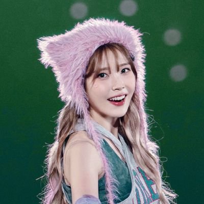lots of fandoms and random bursts of specific content. IU, wicked, star wars, marvel, thg, bridgerton y mucho, mucho más. she/her.