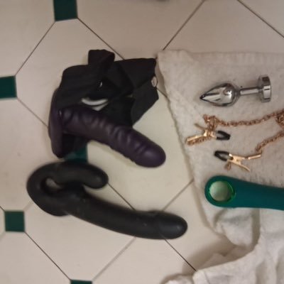 mistress12xx's profile picture. I’m professional goddess who wanna roleplay with sub if you are interested:kik mommyforpetx dm with your tribute