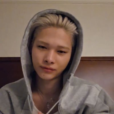 . ts n sabrina ā saw skz 3x ; enha ; jhope ; gdragon ; taylor