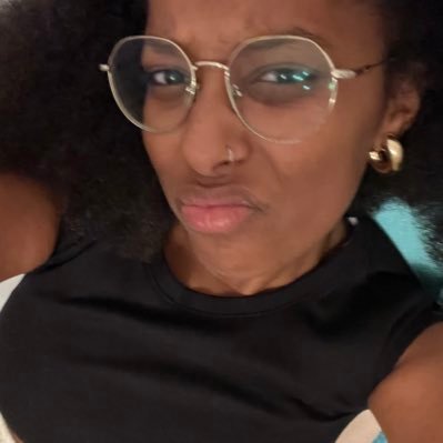 enanyelb's profile picture. I'm not a poet just a woman📖🤍