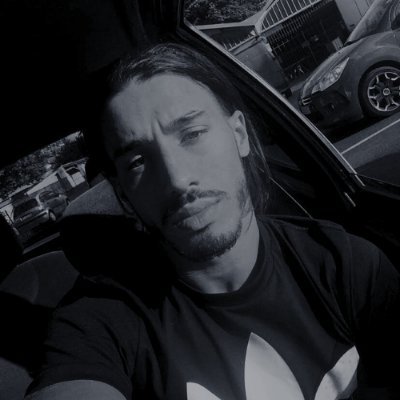 bencrz38's profile picture. "C’est sauve les siens pas sauve qui peux"