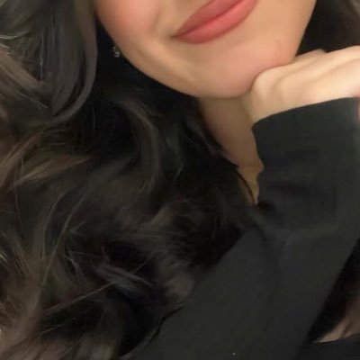 r_alq7's profile picture. بين شغف وهدوء عابر أكتب لأتنفس ..