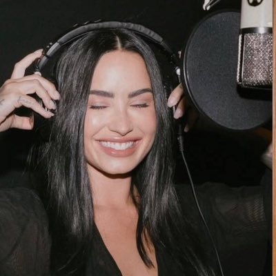 daylight_DDL's profile picture. Cry Baby #1 stan. 🔸️Lovatic Since 2009. Harry Edward Styles the only man I love 💜 Billie, Taylor, Hayley W. and Amy lee ❤️