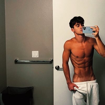 Am Daniel/Gay🌈🏳️🌈/a massage therapist as well /singel/fun to chat with✌