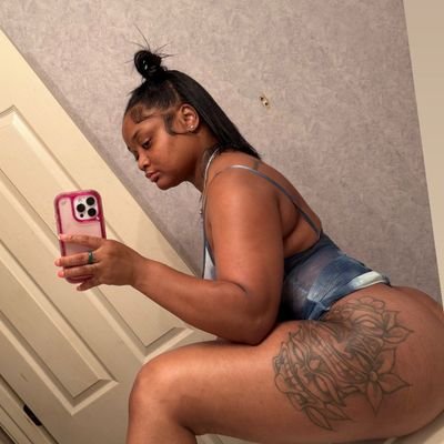 Strictly content sale 💦 Hmu for FaceTime session 👿, costume 👙,Meet up available , only if you're close 💕 no money 💰 no play 😘✌️