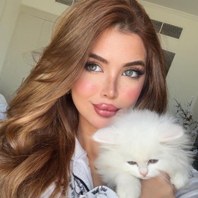 ColdColdroses's profile picture. Flowers are always in full bloom