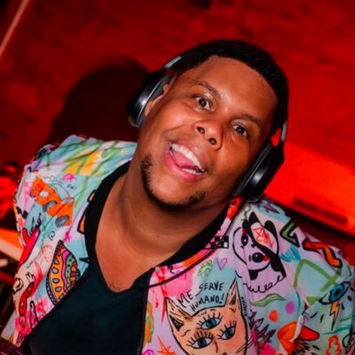 maceioense, preto, publicitário, 32 e DJ 🪩✨ // EI, BORA FECHAR UMA DATA COMIGO? CLIQUE NO LINK ABAIXO ;)