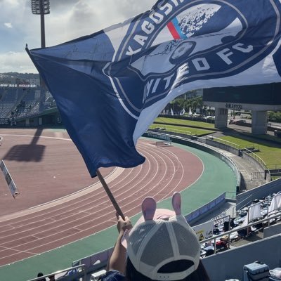 鹿児島ユナイテッドFCサポ。小2娘は4広瀬健太、10藤本憲明(永遠推し)。21相馬氶に一目惚れ。小4息子は46→10武星弥推し更に18→11福田望久斗のユニ発注。妻は鹿児島レブナイズ🏀はHCカレロバモス推し。⚽️は相馬直樹推し。2.23にデビューライブ@Lileth