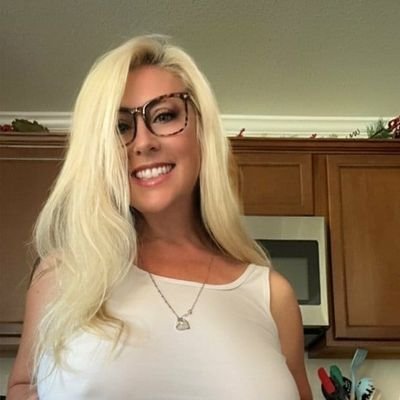 BameLwa's profile picture. Do I still look good in my 50s
Follow me if you are old