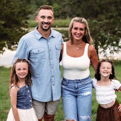Faith, Family, Football | Husband to my beautiful wife Brittany & Father to Eloise & Ryan | Head Football Coach @npgrizzliesFB | PE/Health @ NPHS WSD