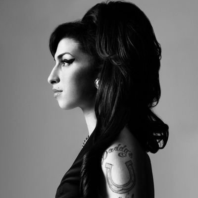 Sua maior e principal fonte de notícias sobre a cantora e compositora britânica Amy Winehouse no Brasil.