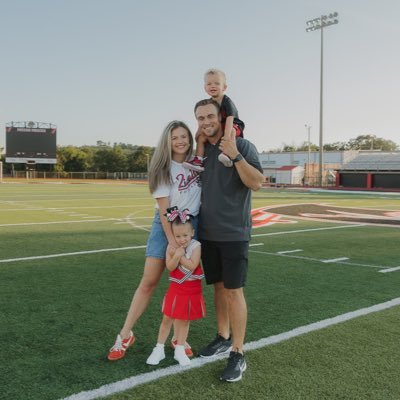 Husband to @ShelbiGrace | Dad to Lyla Scott Myers & Mav Myers | OC @PoteauFB 🏴☠️