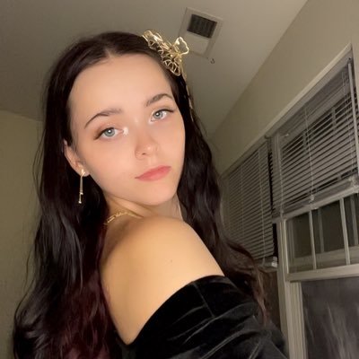 breannalouiseee's profile picture. Meaner than your ex. Hotter than your dreams. More expensive than your rent 💋