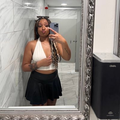 25 |positive vibes™➰| whatever happens happen, bc shit happens| #LU22 Alum 👩🏽🎓|