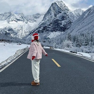 I love skiing and enjoy taking on new challenges every winter ⛷️❄️. Being in nature refreshes my mind and body, and it inspires me to keep moving forward with a