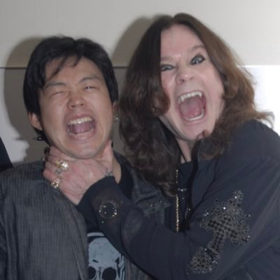小室トシクニ(Gt) ほっこりとギター弾いてます。音楽オタクの落語オタク。OZ3 / BON/魂 (AC/DC tribute) / ex-Coven Japan