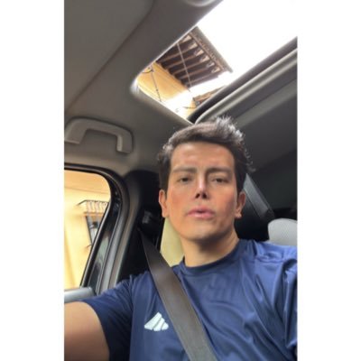 Soñador y romántico empedernido. Mi nombre es Julian, sin acento. Yo soy. 🫰🏻✨ ABOGADO Y MAP 🇲🇽