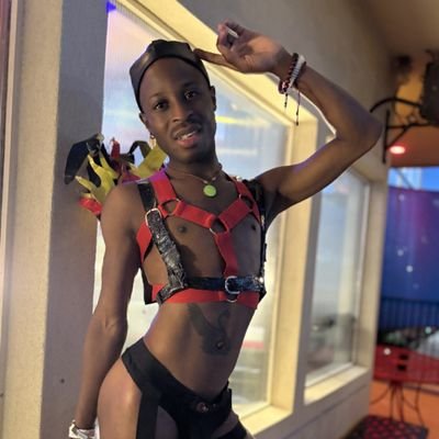 ♍🔞
OKC, OK, USA is home. 📍Single Pringle
Aspiring Hodophile. ✈️ Doer. 🥜 #flewedout
@syrensays1991 💦😈
Ecclectic Intellectual. 🎥✨👈🏿
Content Creator. 🌕