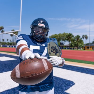Center🏈|Class of 26 |HECHS 🏴☠️|Email: alexreyes14@icloud.com