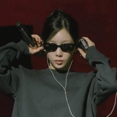 Taeyeon i was enchanted to meet you ☼
Kim Minjeong feels like “What a Feeling” by 1D on repeat ★