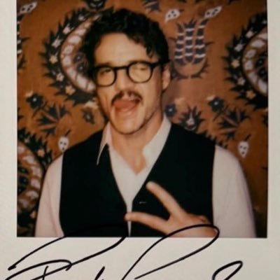 I live in #PEDROPASCAL’s curls💕|| 18+ blog, minors interact with caution !! @sainztappen for some F1 fun !!