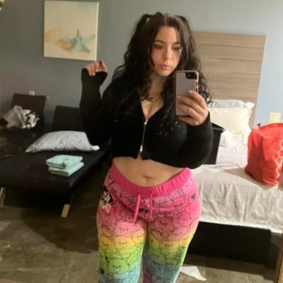 Stacymyers28's profile picture. Just trying to enjoy every moment of life