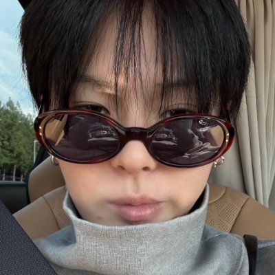 bbricuuuu's profile picture. 888