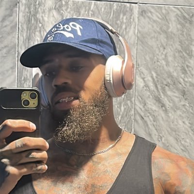 Fitness Enthusiast 🏋️♀️ bury me in a white tee, Chopped and Screwed connoisseur. Southern, Certified Welder 👨🏭 IG: DarrelSwavey