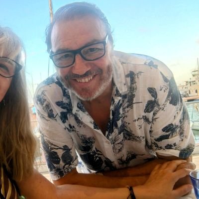 Perico anticulé manresà que no passa per l'aro ni va per la via. Opino de #RCDE a @lagradaonline @horablanciblava i altres programes de ràdio. Tinc gos adoptat.