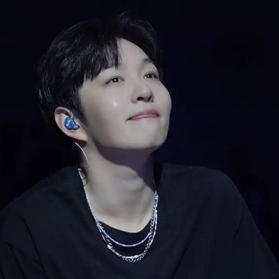 전과자로 창섭이 좋아하게된 멜로디이자 zz6친입니다.
Fan account 섭프🍑🐶🐰
헤더 : by @IsabellaNHKim