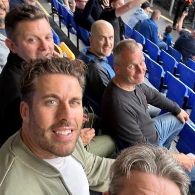 Millwall season ticket holder. Love Football, Boxing, and F1. Member of the @ChatwithChaps89 podcast and Chairman of the Andreas Voglsammer fan club 😉